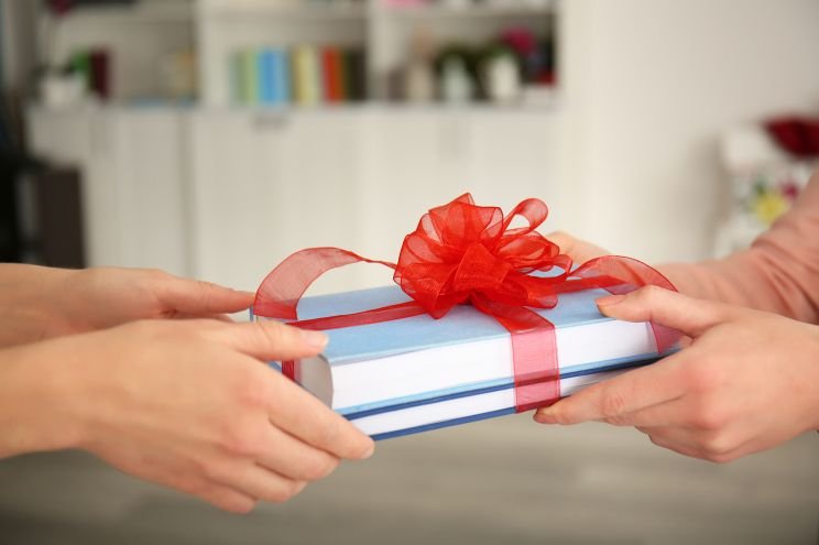 Amazing Gift Ideas to Make this New Year Special for Your Wife